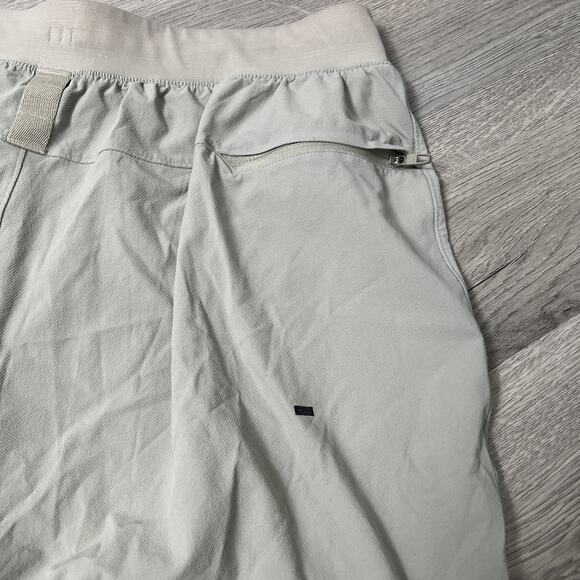 Lululemon License to Train Short 7” Linerless Size Large Vapor Light Gray - Picture 4 of 7